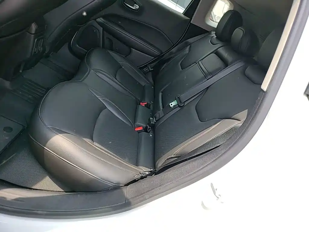 Jeep Compass 2017 — фото 14