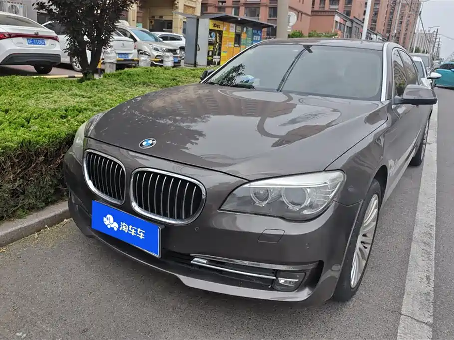BMW 7 Series 2013 — фото 1