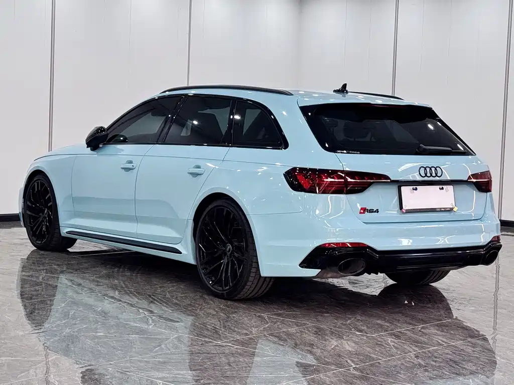 Audi RS 4 2025 — фото 5