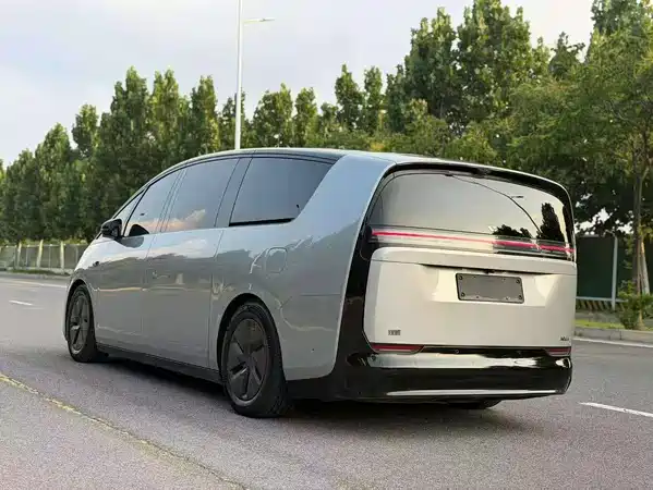 Li Auto MEGA 2024