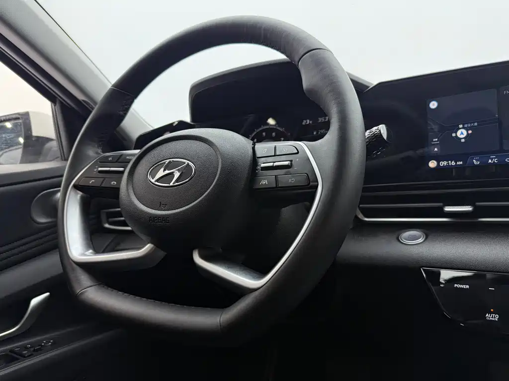 Hyundai Elantra 2023 — фото 14