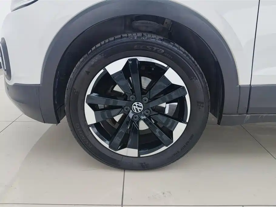 Volkswagen Explore The Shadows 2021