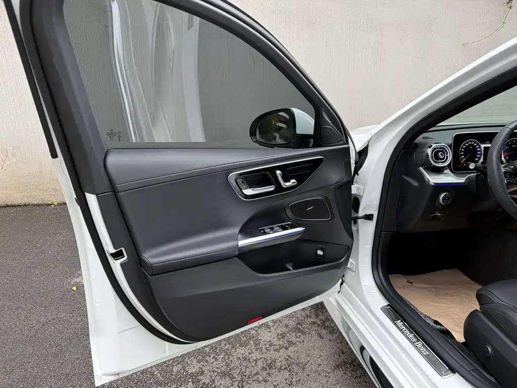 Mercedes-Benz C-Class 2024 — фото 15