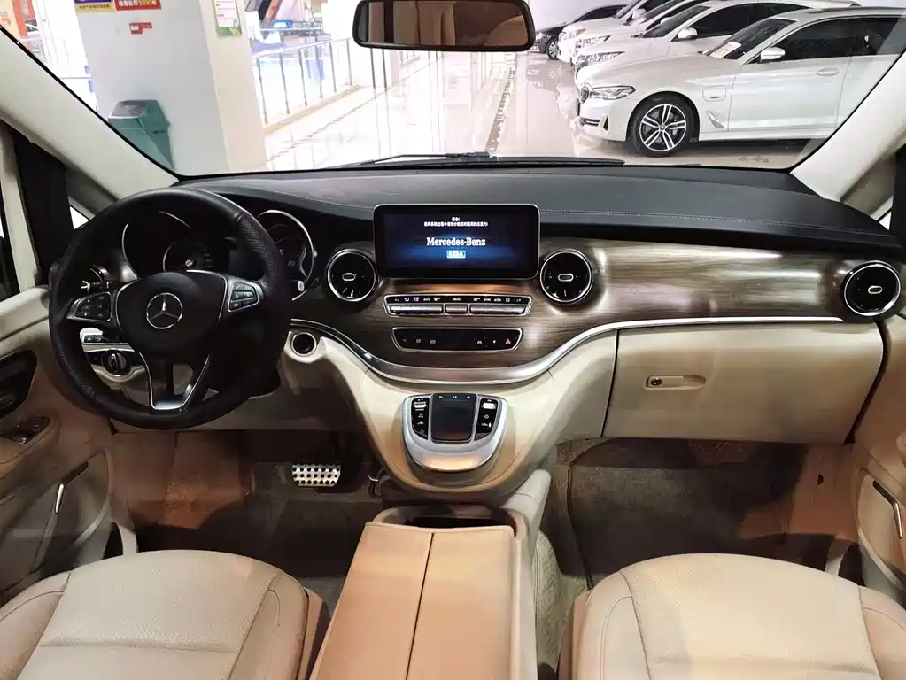 Mercedes-Benz V-Class 2020 — фото 6