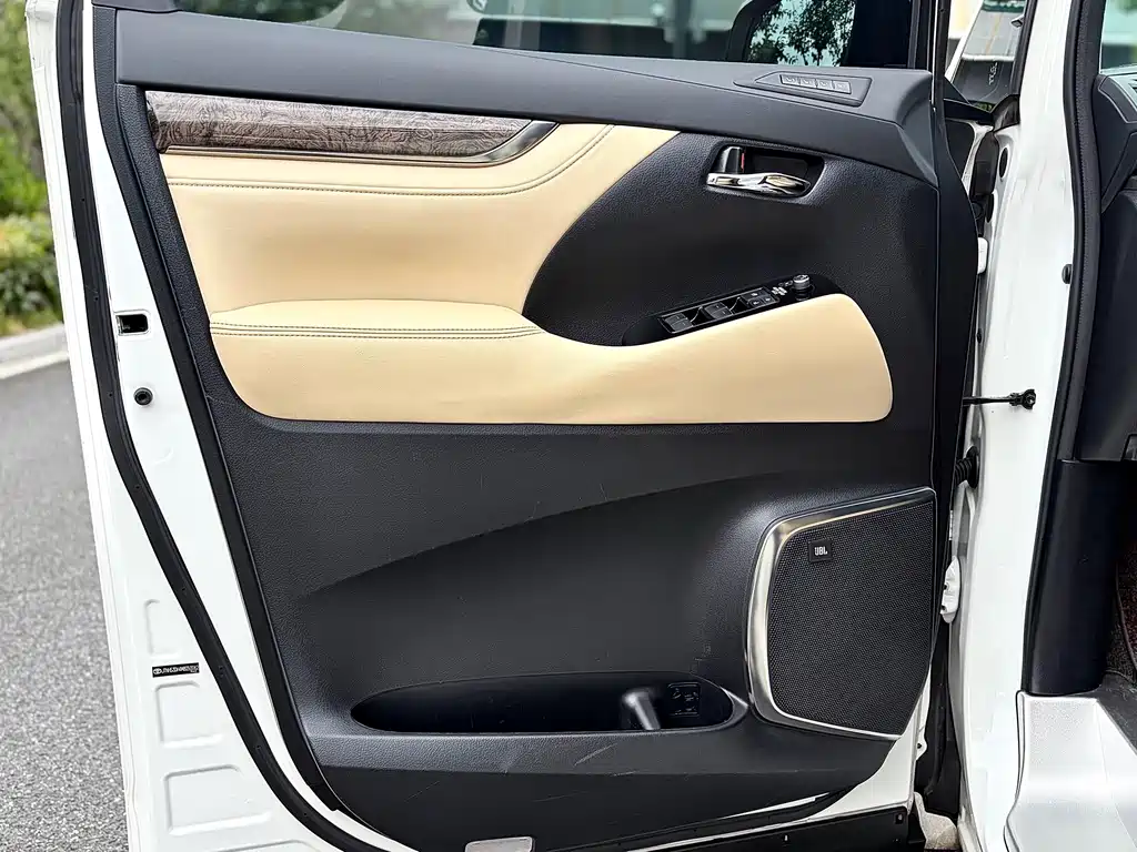 Toyota Alphard 2021 — фото 23