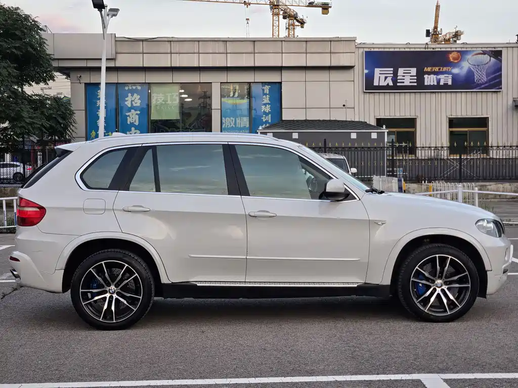 BMW X5 2010 — фото 9