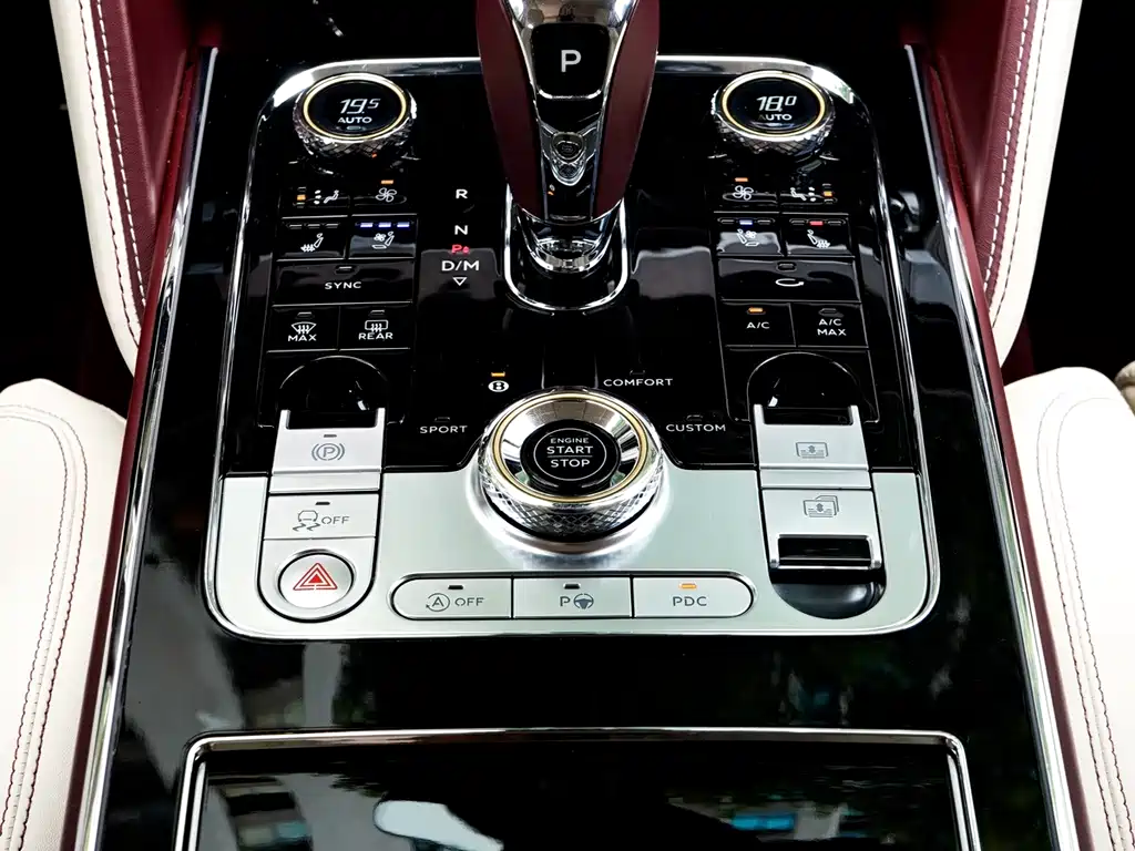 Bentley Flying Spur 2023 — фото 9