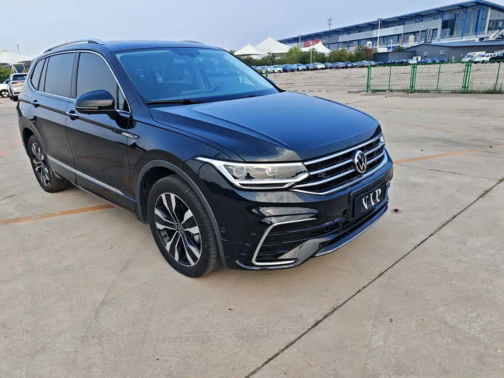 Volkswagen Tiguan L 2023 — фото 10