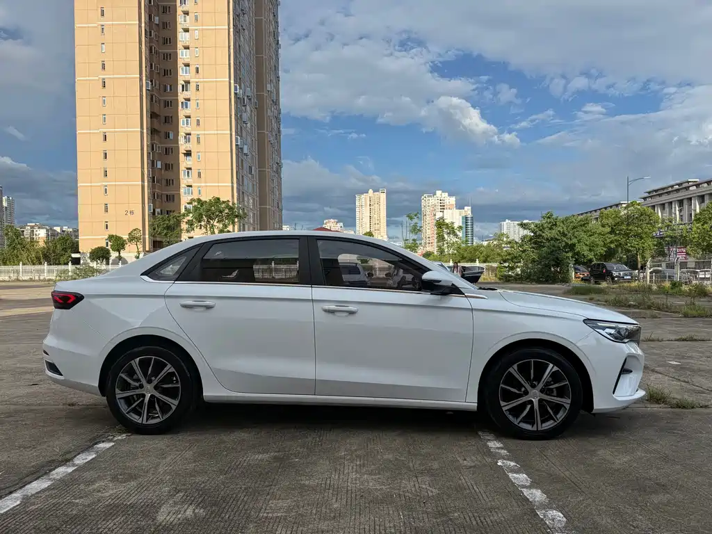 Geely Emgrand 2023