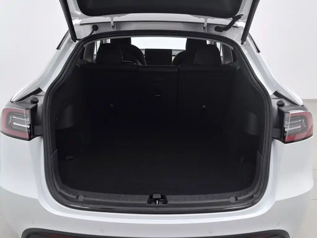 Tesla Model Y 2022 — фото 16