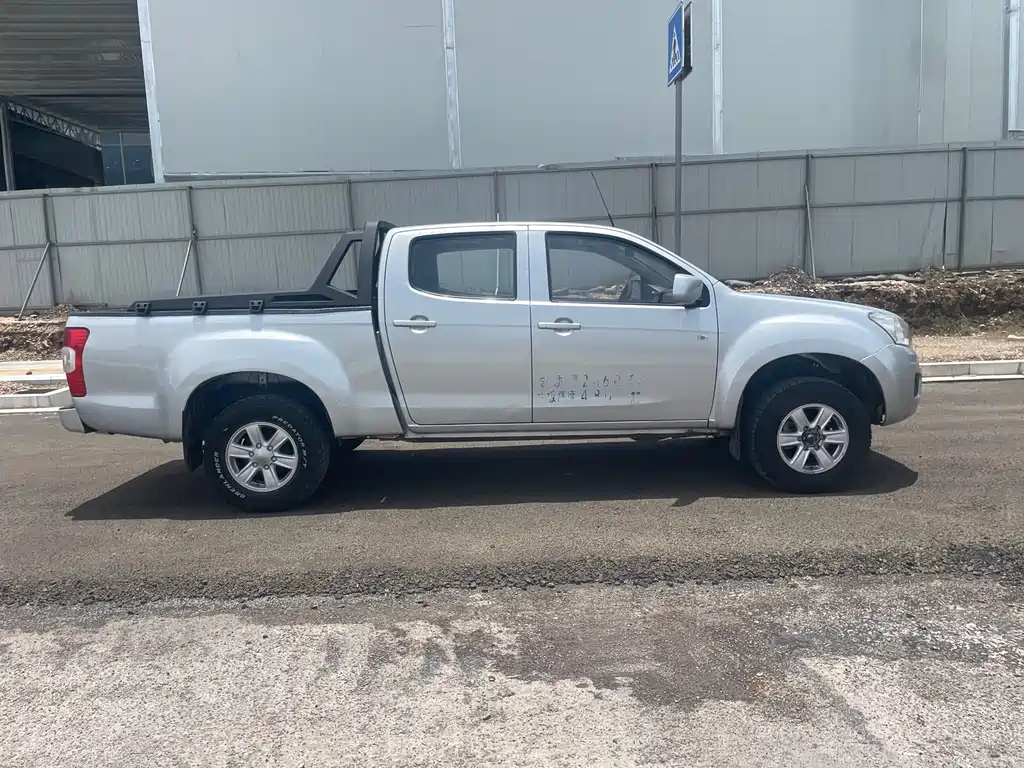 Isuzu RE-MAX 2020