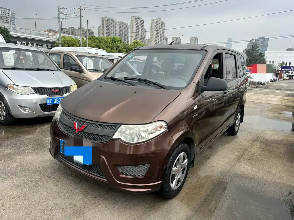 Wuling Hongguang 2017 — фото 1