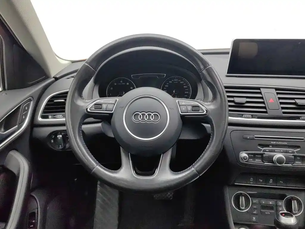 Audi Q3 2016 — фото 11