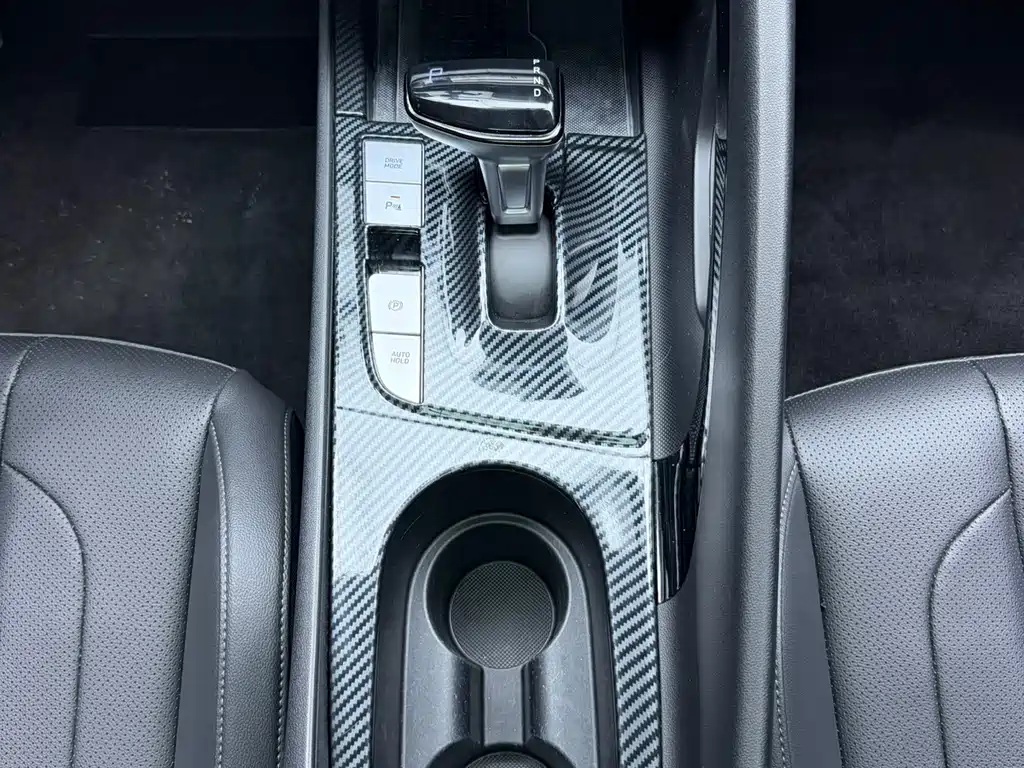 Hyundai Elantra 2023 — фото 17