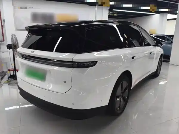Li Auto i8 2025