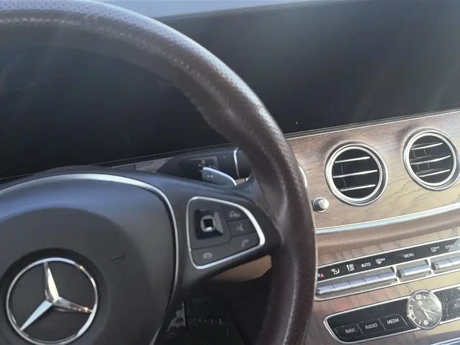 Mercedes-Benz E-Class 2018 — фото 16