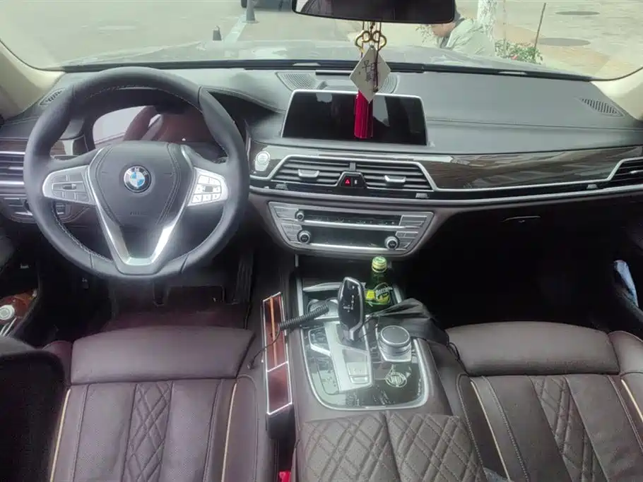BMW 7 Series 2020 — фото 12