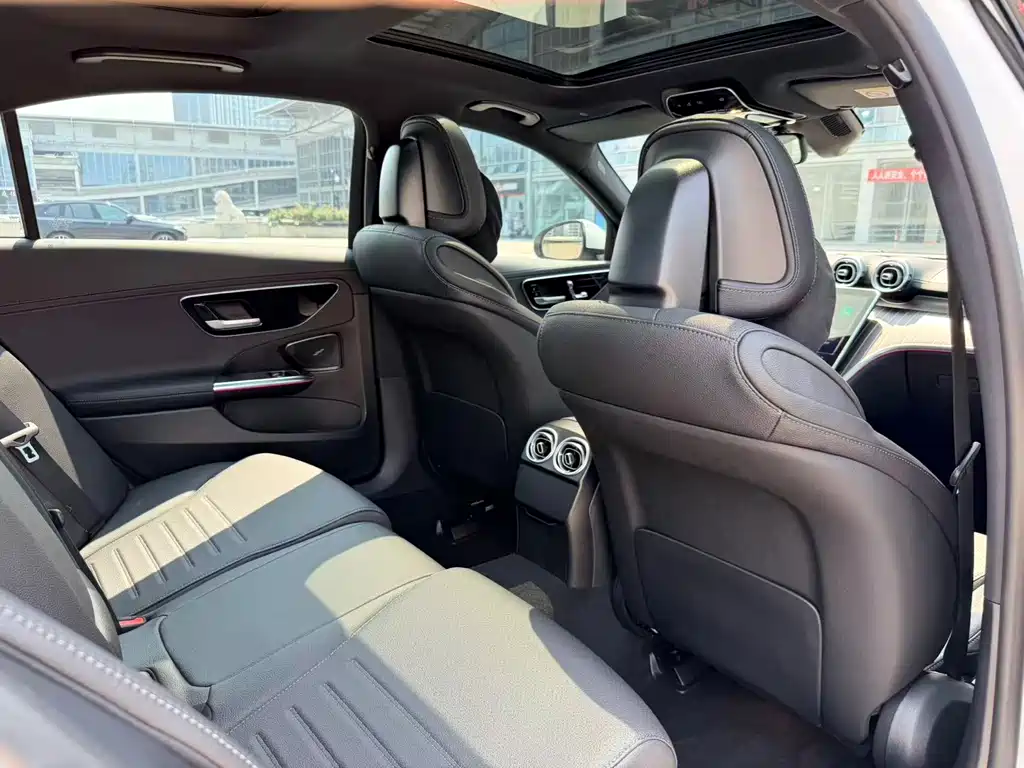Mercedes-Benz C-Class 2025 — фото 14