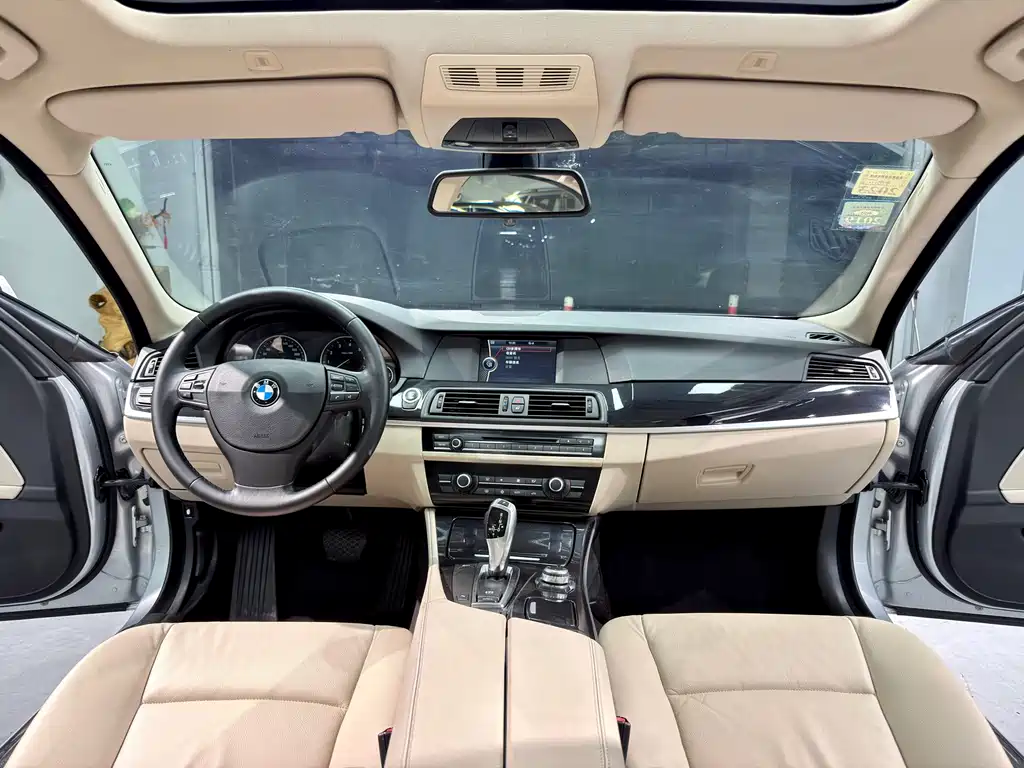BMW 5 Series 2011 — фото 14