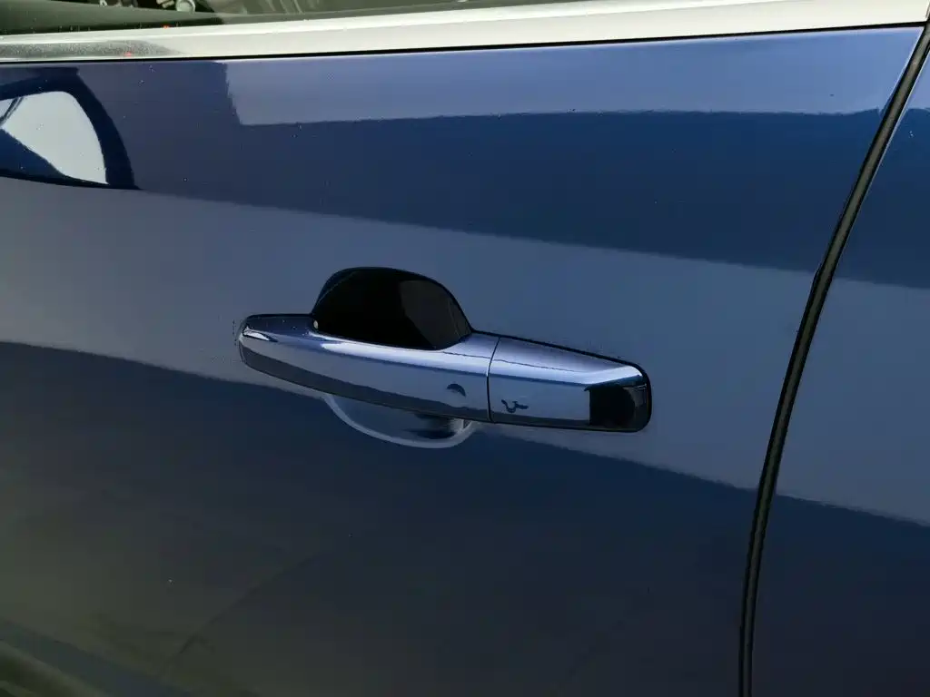 Jaguar E-PACE 2019 — фото 18