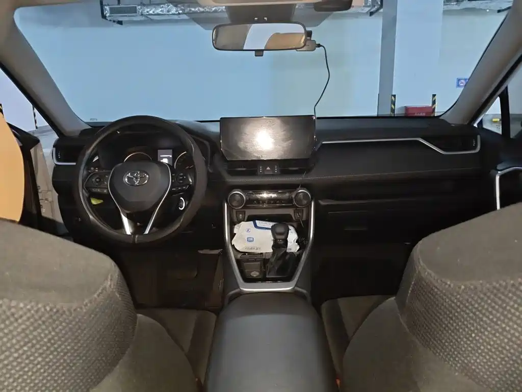 Toyota RAV4 2025 — фото 10