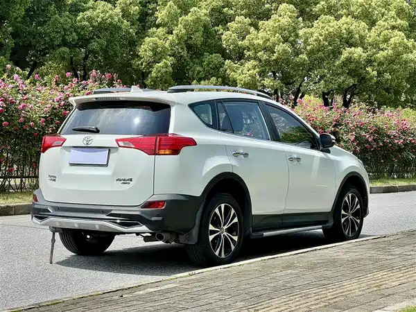 Toyota RAV4 2015