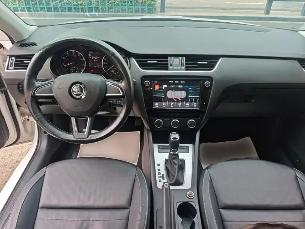 Skoda Octavia 2017 — фото 10