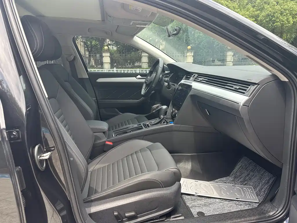 Volkswagen Magotan 2025