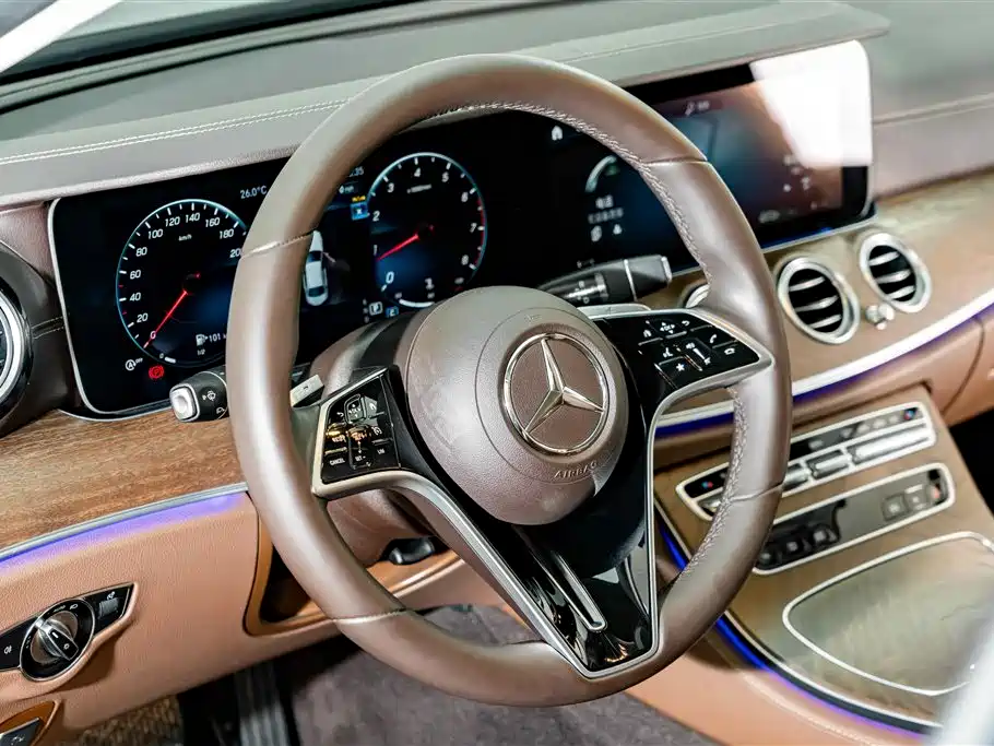 Mercedes-Benz E-Class 2023 — фото 10