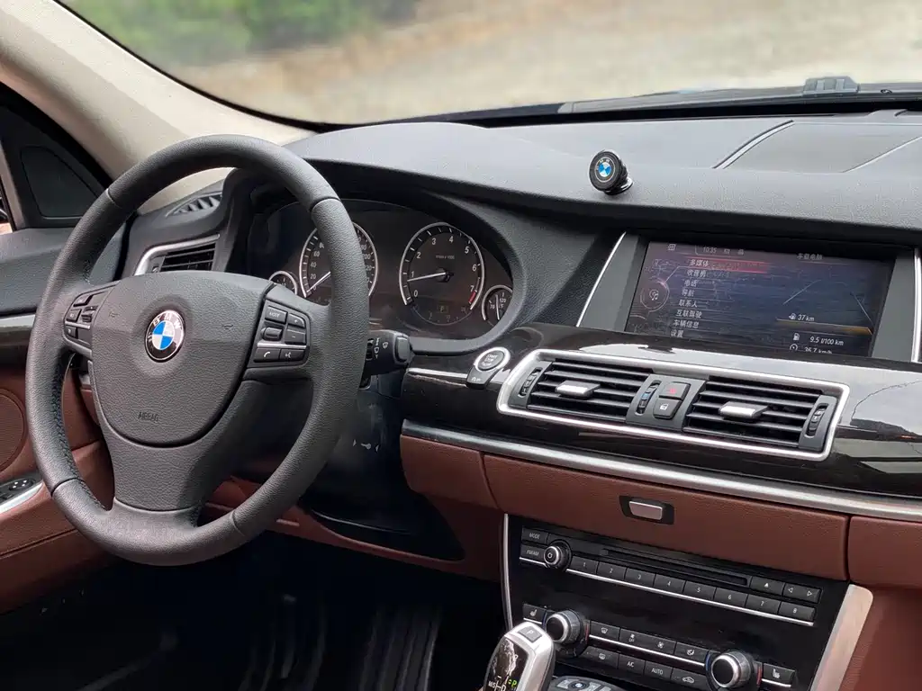 BMW 5 Series GT 2017 — фото 22