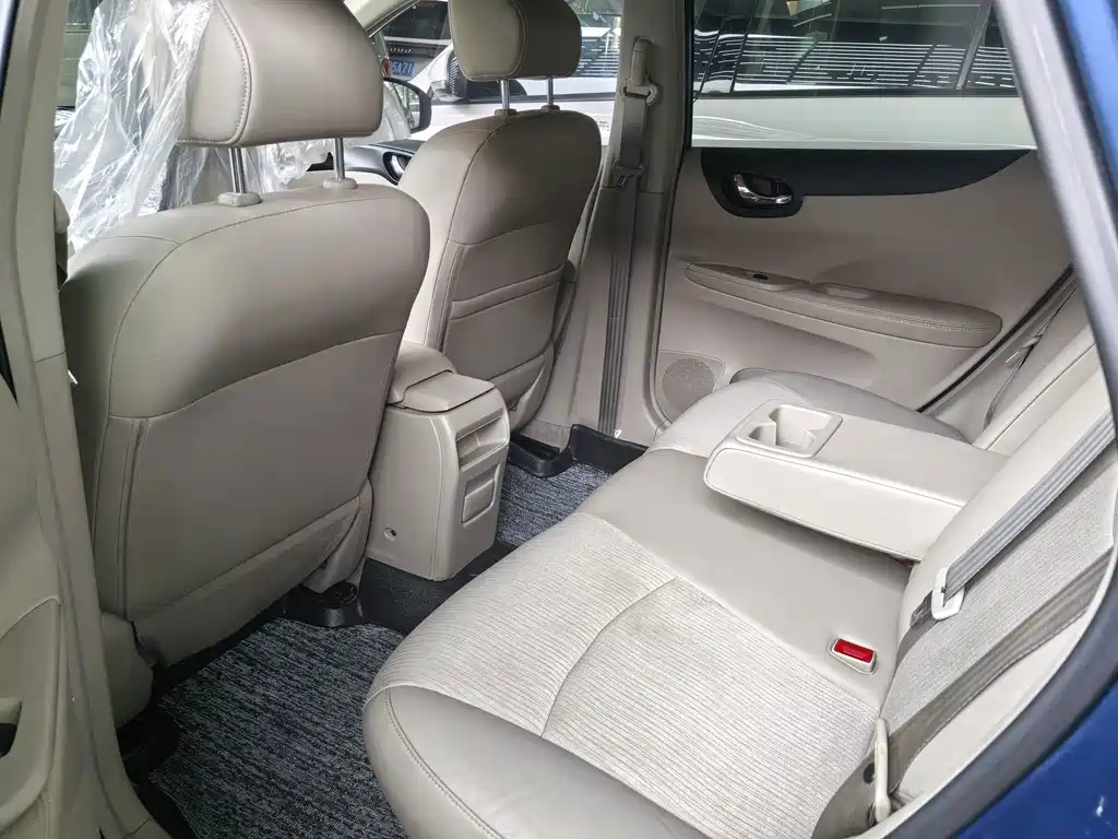 Nissan Tiida 2012