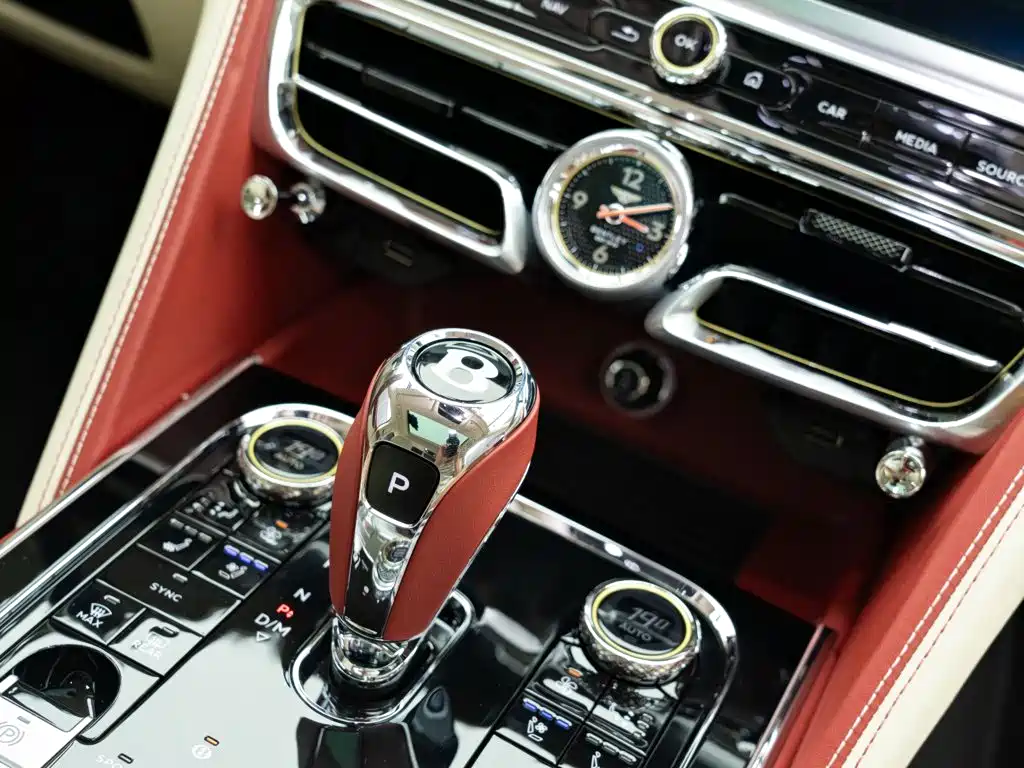 Bentley Flying Spur 2025 — фото 23