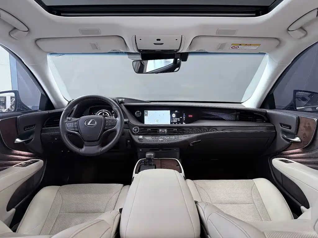 Lexus LS 2019 — фото 12
