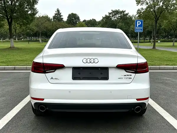 Audi A4L 2016