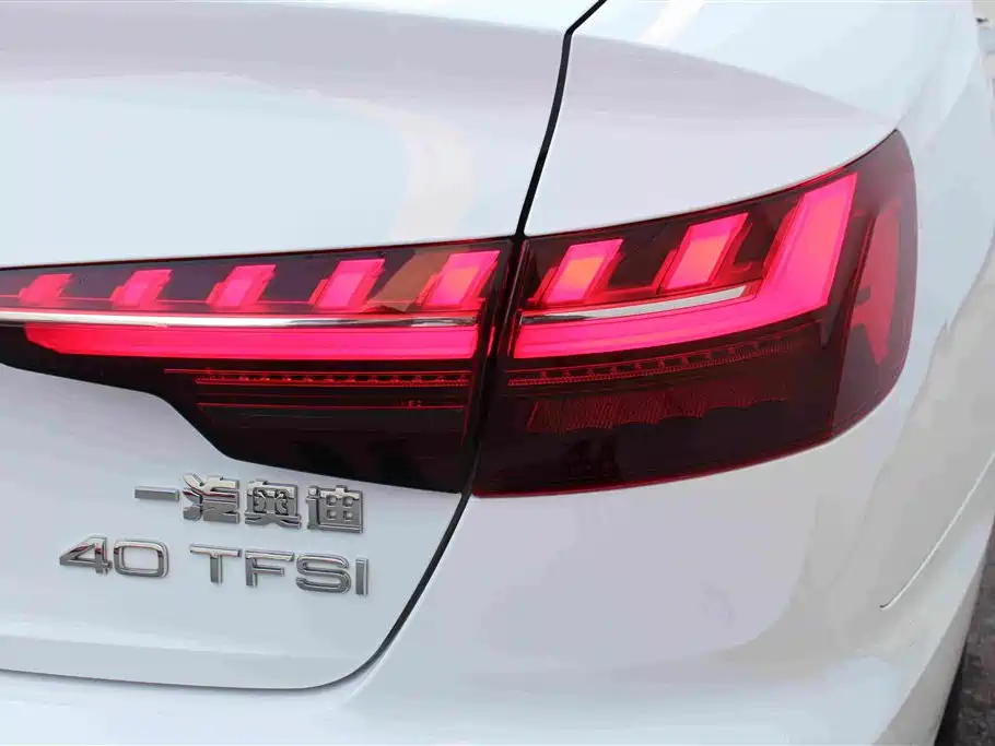 Audi A4L 2022 — фото 12