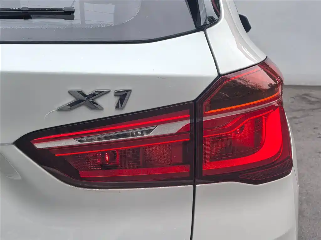 BMW X1 2017 — фото 18