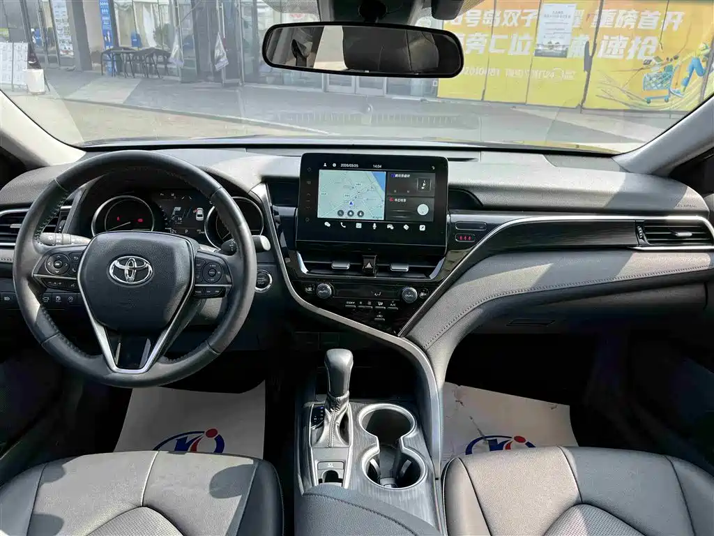 Toyota Camry 2023 — фото 8