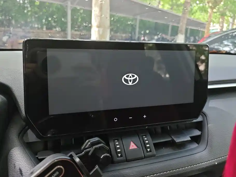 Toyota RAV4 2024 — фото 13