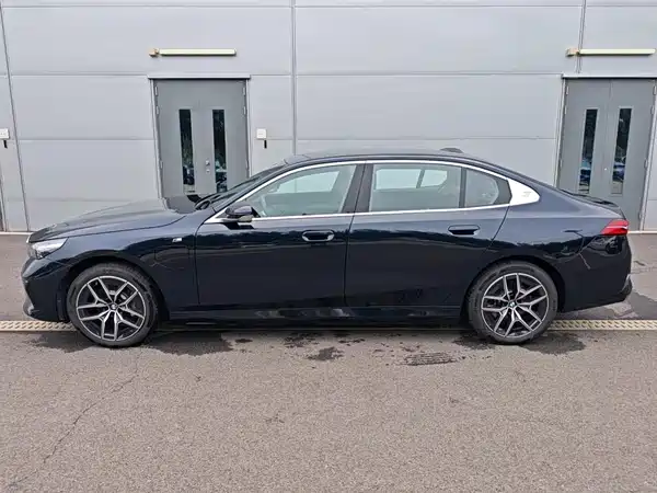 BMW i5 2025
