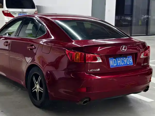 Lexus IS 2010