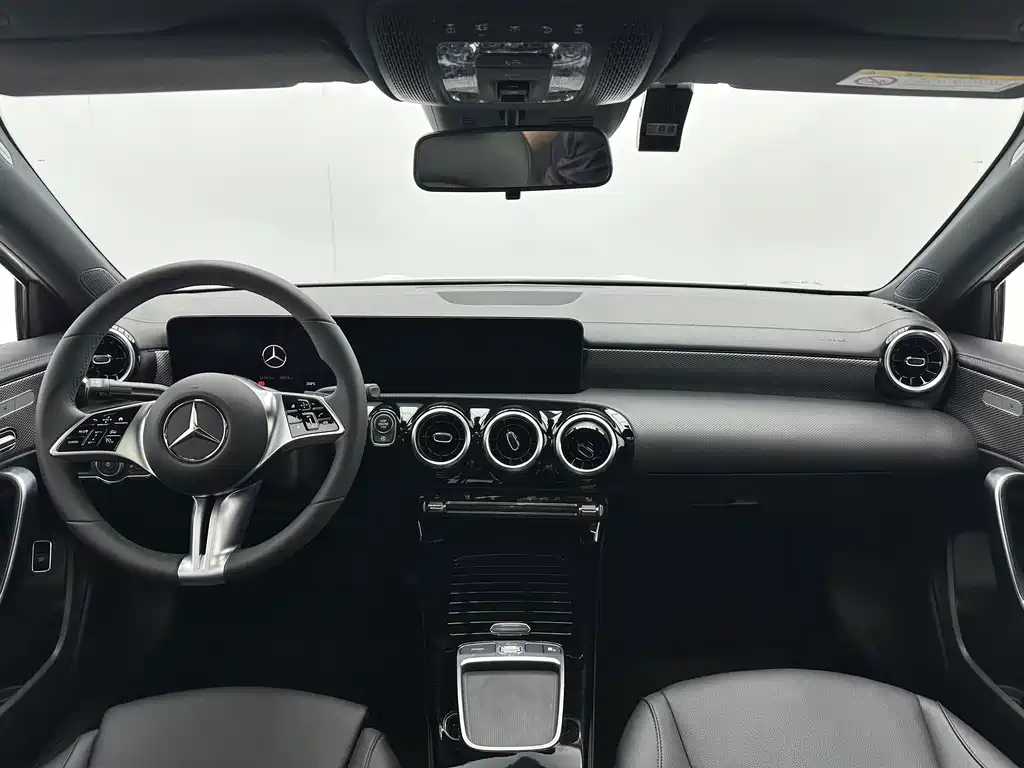 Mercedes-Benz A-Class 2023 — фото 7