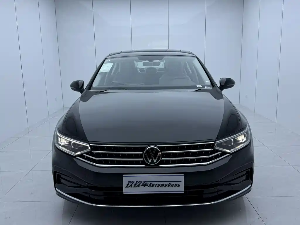 Volkswagen Magotan 2025