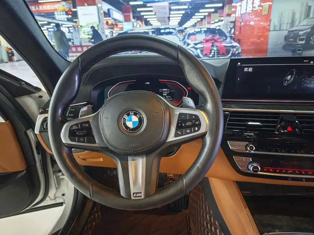 BMW 5 Series 2020 — фото 15