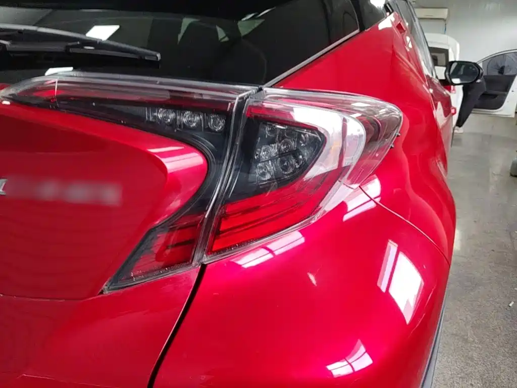 Toyota C-HR 2019 — фото 8