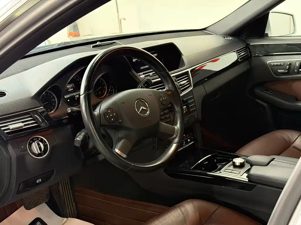 Mercedes-Benz E-Class 2013 — фото 13