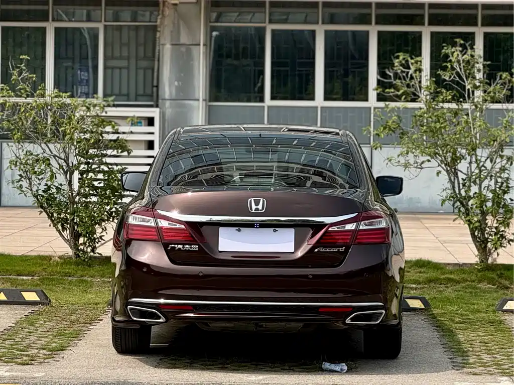 Honda Accord 2016 — фото 20
