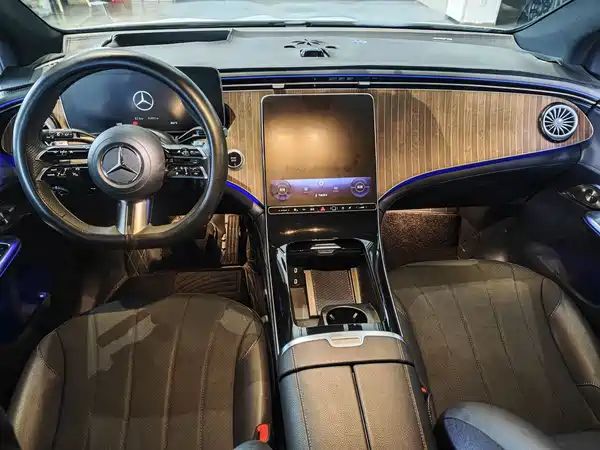 Mercedes-Benz EQE SUV 2025