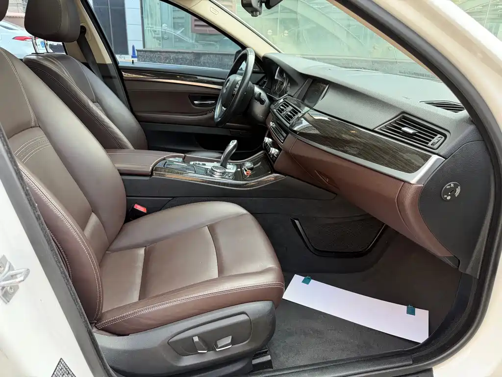 BMW 5 Series 2016 — фото 13