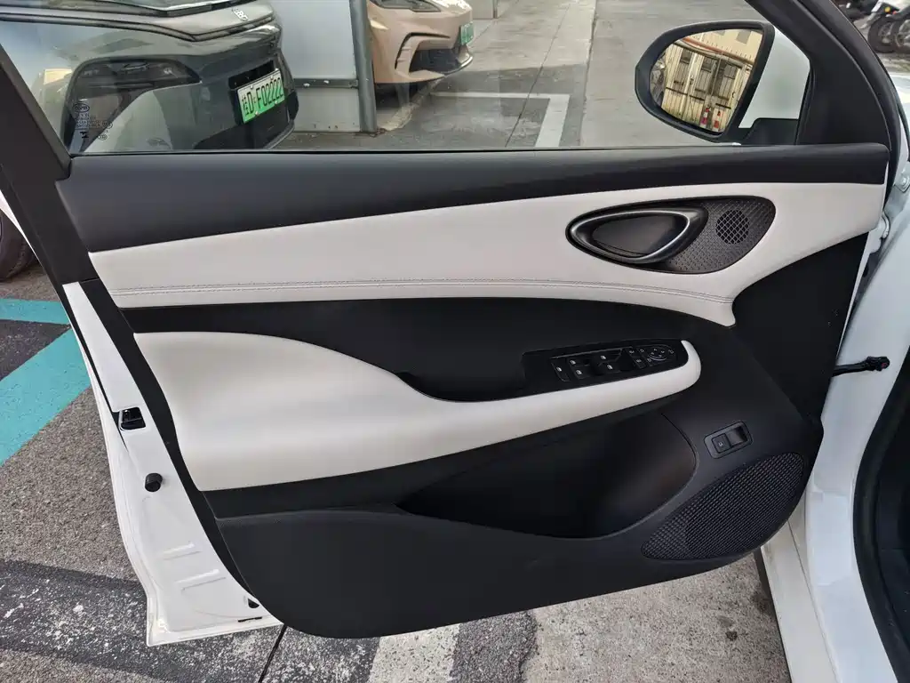 BYD Seal 05 DM-i 2025 — фото 10