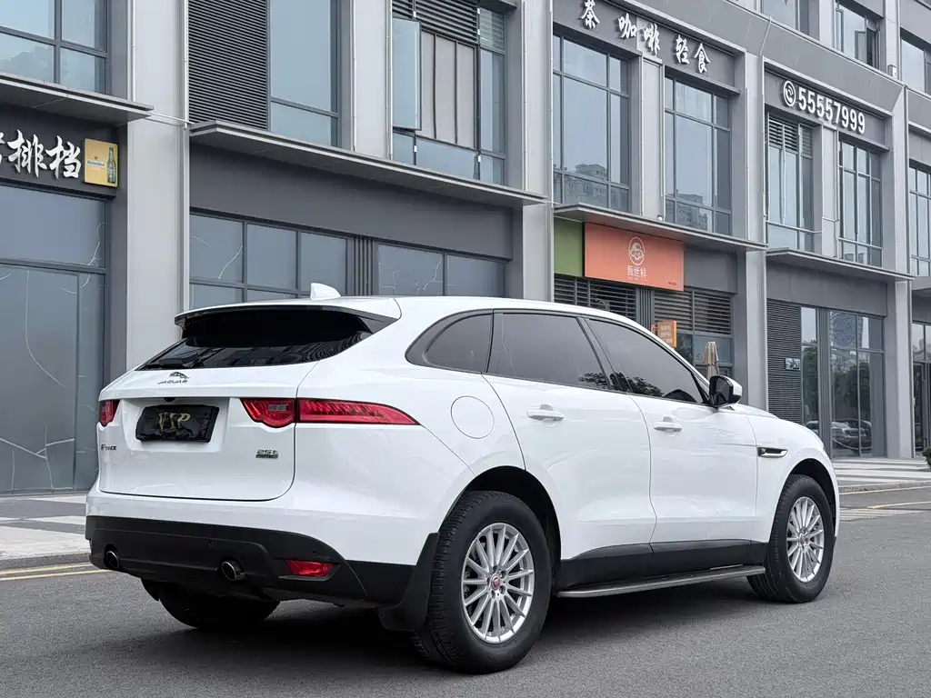 Jaguar F-PACE 2018 — фото 14
